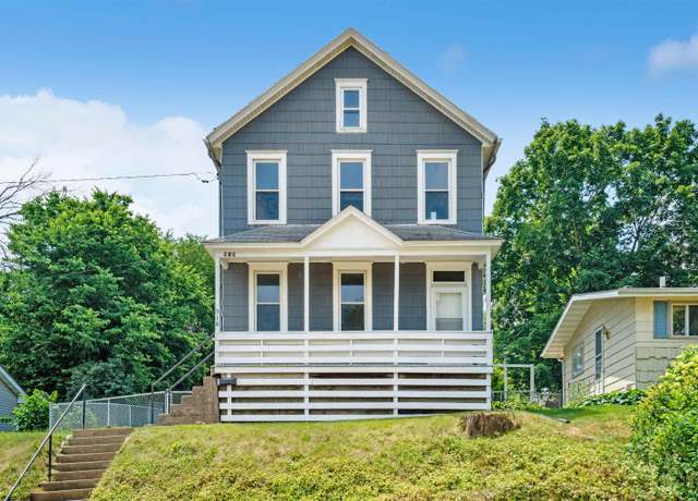 Property at 518 Napier St St, Dubuque, IA 52001, 3 beds, 1.5 baths