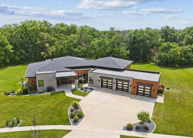 Property at 1258 Cherry Ridge Ct, Dubuque, IA 52003, 5 beds, 4 baths