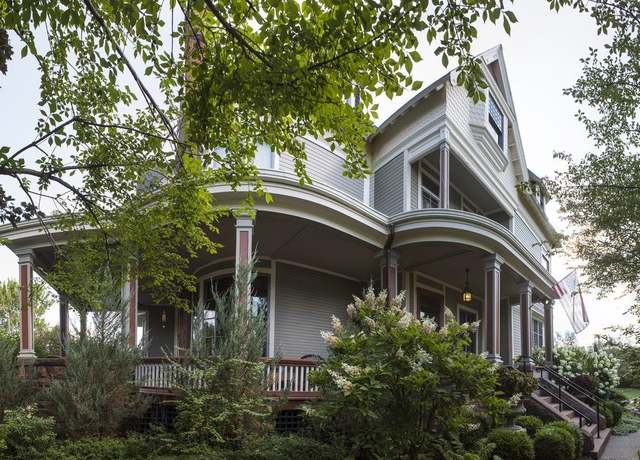 Property at 900 W 3rd St, Dubuque, IA 52001, 5 beds, 3.5 baths