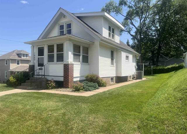 Property at 1680 Ashton Pl, Dubuque, IA 52001, 3 beds, 1 bath