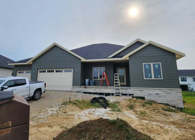 Property at 348 Solomia Ct, Peosta, IA 52068, 5 beds, 3.5 baths