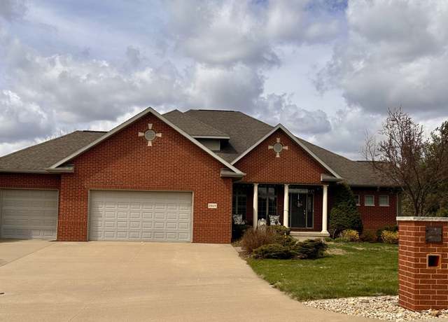 Property at 2019 Wedgewood Dr, Dubuque, IA 52002, 4 beds, 3.5 baths