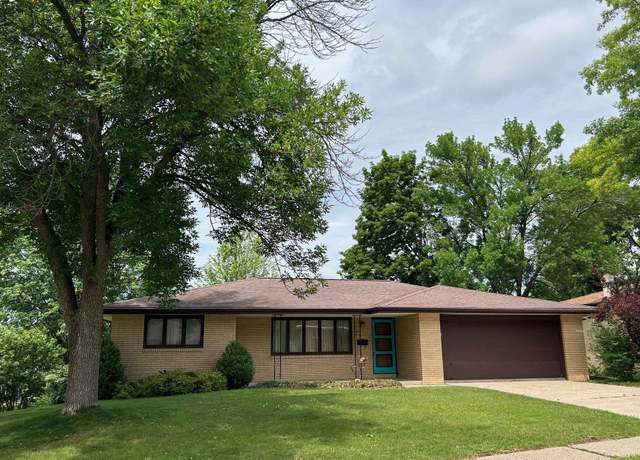 Photo of home in Dubuque County