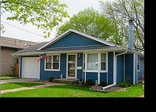 Property at 1952 Garfield Ave, Dubuque, IA 52001, 3 beds, 2 baths