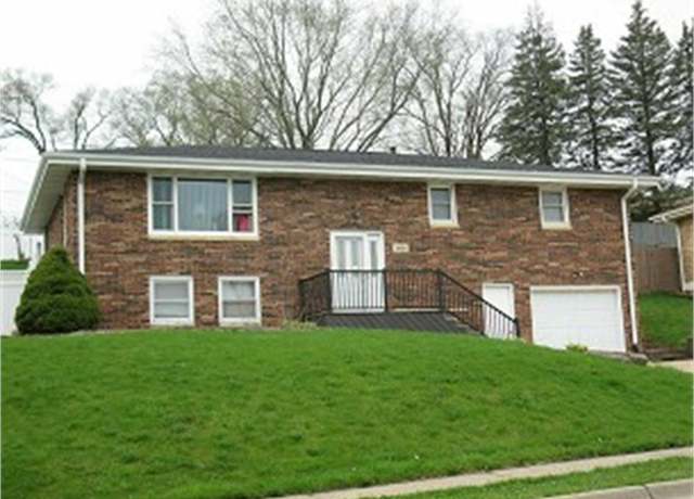 Property at 3400 Crescent Rdg, Dubuque, IA 52003, 3 beds, 2 baths