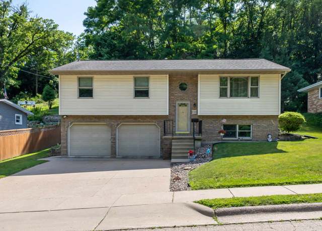 Property at 668 Kane St, Dubuque, IA 52001, 2 beds, 3 baths
