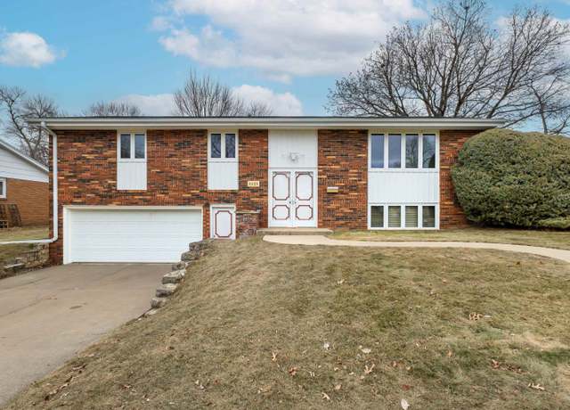 Property at 3025 Saint Anne Dr, Dubuque, IA 52001, 3 beds, 2.5 baths