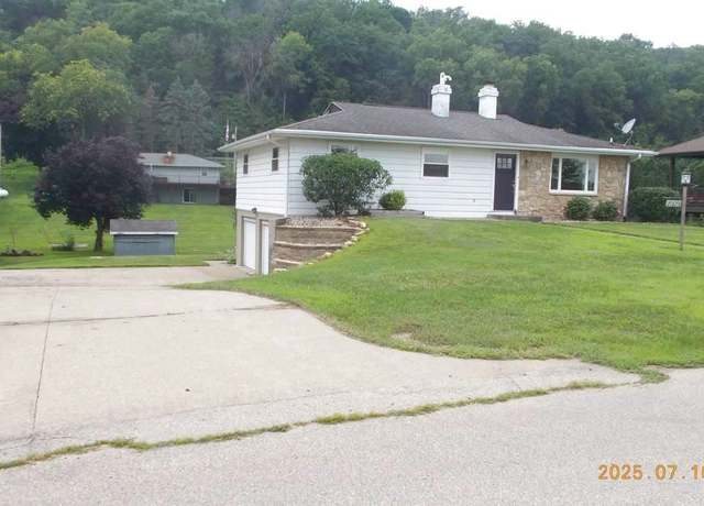 Property at 21679 Kings Row, Dubuque, IA 52001, 3 beds, 2.5 baths