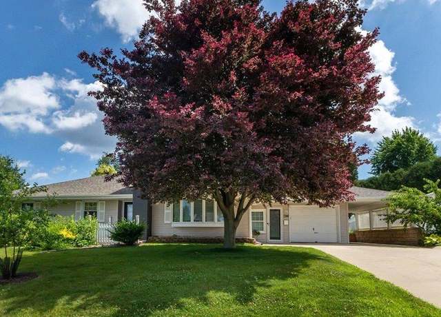 Property at 298 Princeton Pl, Dubuque, IA 52001, 3 beds, 2 baths