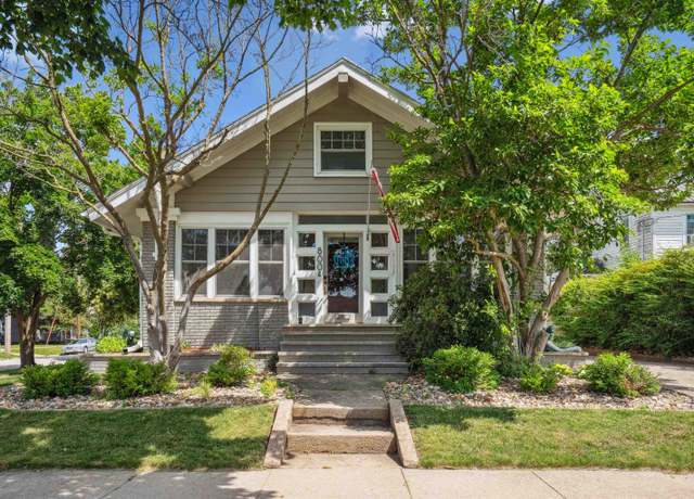 Property at 800 E Main St St, Manchester, IA 52057, 4 beds, 2.5 baths