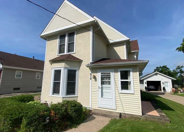 Property at 615 S Grandview Ave, Dubuque, IA 52003, 3 beds, 2 baths