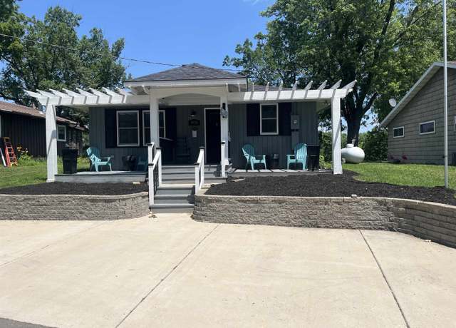 Property at 9938 Shawondassee Dr, Dubuque, IA 52003, 3 beds, 2 baths