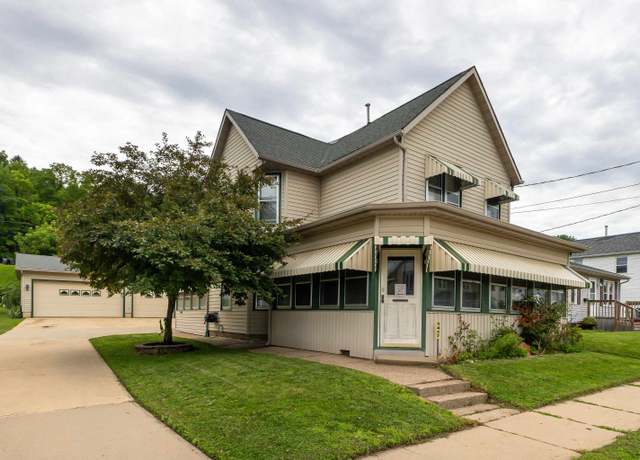 Property at 1417 Lincoln Ave, Dubuque, IA 52001, 4 beds, 2 baths