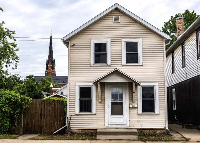Property at 1567 Elm St, Dubuque, IA 52001, 3 beds, 2 baths