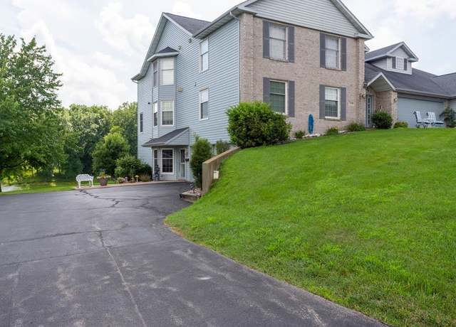 Property at 3214 Lake Ridge Unit Dr E, Dubuque, IA 52003, 2 beds, 2.5 baths