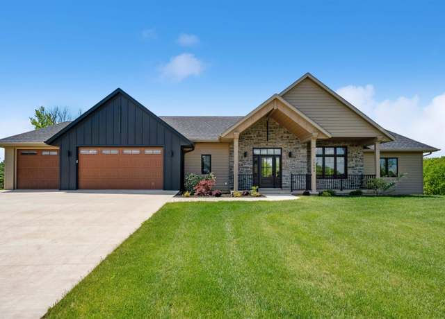 Property at 12088 Timber Ct, Dubuque, IA 52001, 4 beds, 3.5 baths