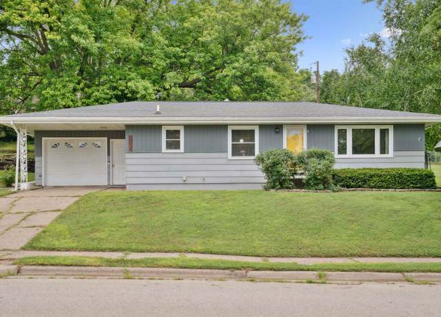 Property at 2625 New Haven St, Dubuque, IA 52001, 3 beds, 2 baths