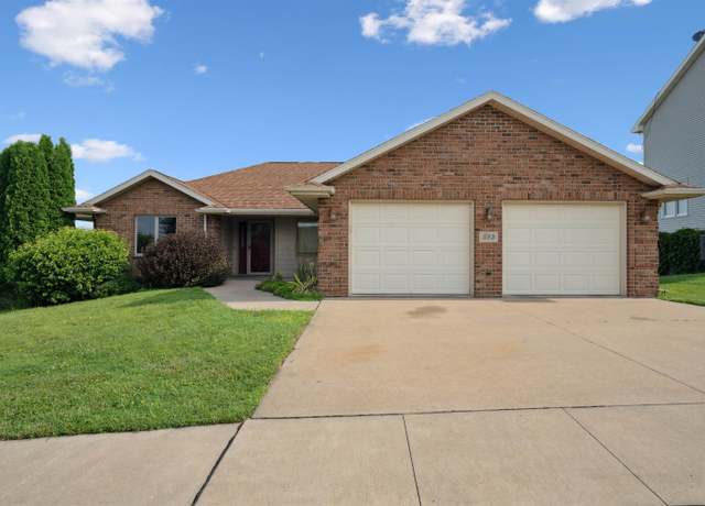 Property at 583 Sapphire Cir, Dubuque, IA 52001, 3 beds, 2 baths