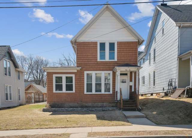 Property at 910 W 5th St, Dubuque, IA 52001, 3 beds, 2 baths