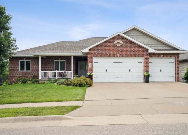 Property at 6655 Wellington Ln, Dubuque, IA 52003, 4 beds, 3 baths