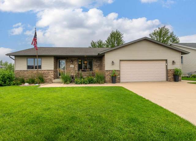 Property at 614 Baja Dr, Epworth, IA 52045, 4 beds, 3 baths