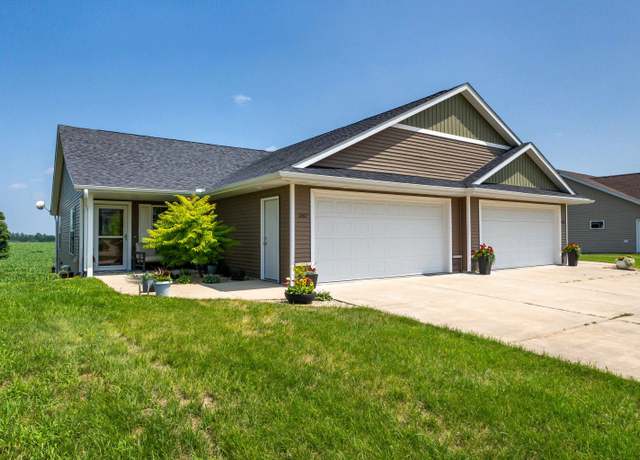 Property at 1267 Cody Pkwy, Platteville, WI 53818, 2 beds, 2 baths