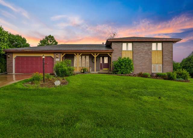 Property at 16785 Country Club Dr, Peosta, IA 52068, 3 beds, 3 baths