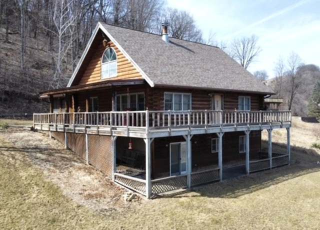 Property at 17562 52 Hwy, Bellevue, IA 52031, 3 beds, 2 baths