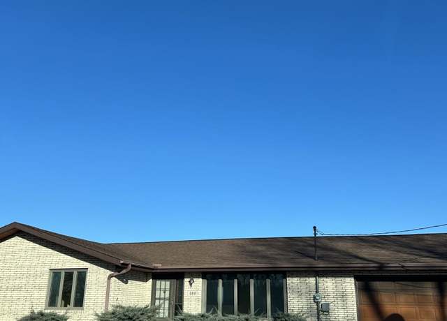 Property at 489 Olympic Heights Rd, Dubuque, IA 52001, 3 beds, 2 baths