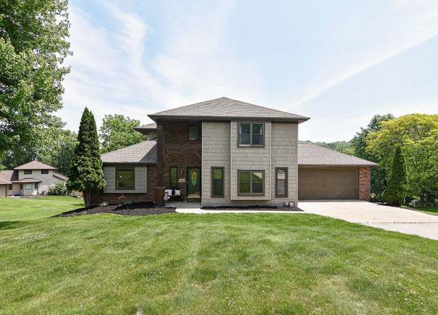 Property at 11184 Woodview Dr, Dubuque, IA 52003, 4 beds, 3.5 baths