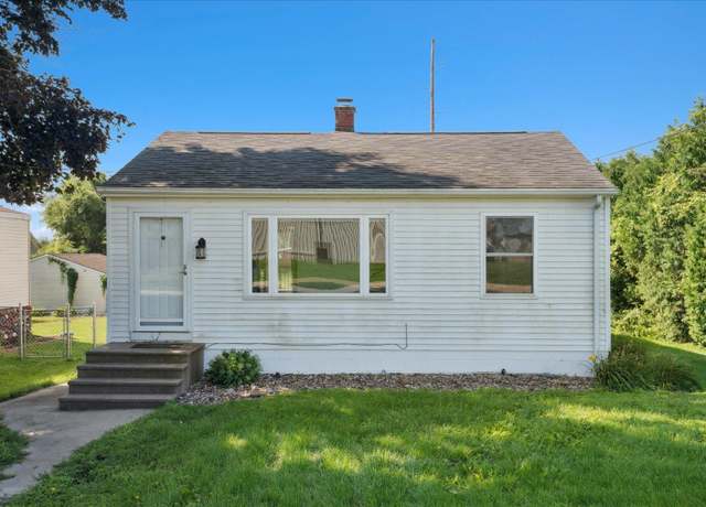 Property at 10506 Emberwood Dr, Dubuque, IA 52001, 3 beds, 1 bath