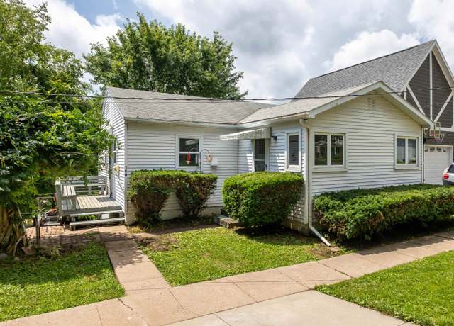 Property at 380 Sherwood Ave, East Dubuque, IL 61025, 3 beds, 1 bath