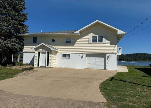 Property at 174 Abel Dr, Guttenberg, IA 52052, 2 beds, 2 baths