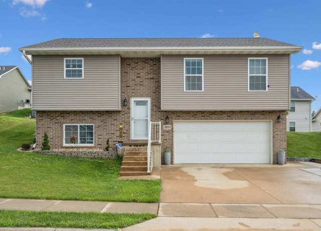 Property at 2055 Cobalt Ct, Dubuque, IA 52001, 3 beds, 2 baths