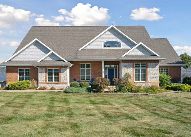 Property at 20202 San Sebastian Dr, Dubuque, IA 52001, 5 beds, 3.5 baths