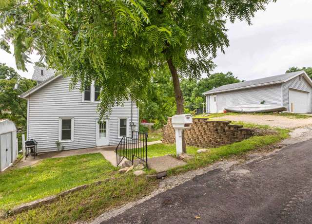 Property at 579 W 3rd St, Dubuque, IA 52001, 2 beds, 1 bath