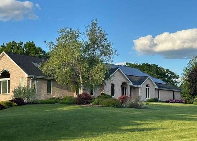 Property at 87 Roosevelt Dr, East Dubuque, IL 61025, 4 beds, 3.5 baths