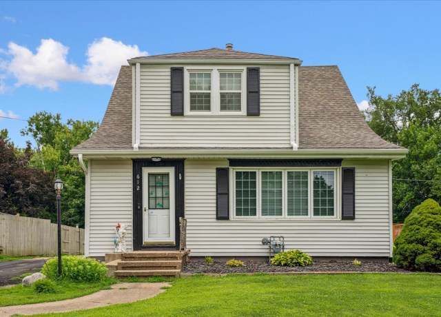 Property at 612 13th Avenue North Ave, Clinton, IA 52732, 4 beds, 2 baths