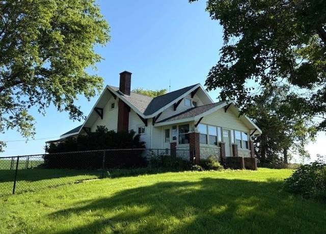 Property at 1762 Hwy 136 Hwy, Lost Nation, IA 52254, 3 beds, 2 baths