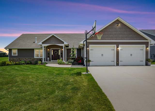 Property at 504 NW Cork Dr, Cascade, IA 52033, 5 beds, 3 baths