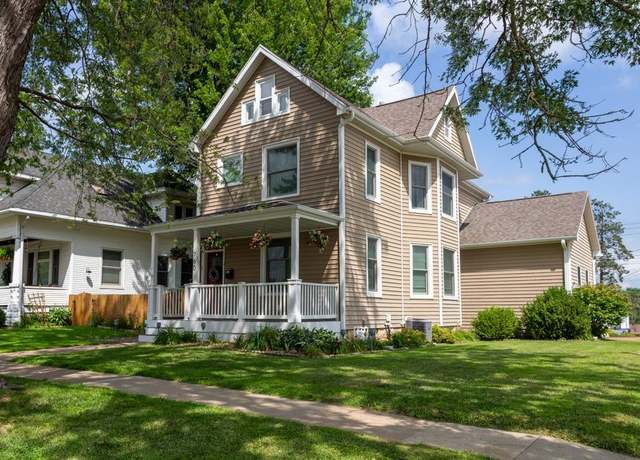 Property at 760 S Grandview Ave, Dubuque, IA 52003, 3 beds, 1.5 baths