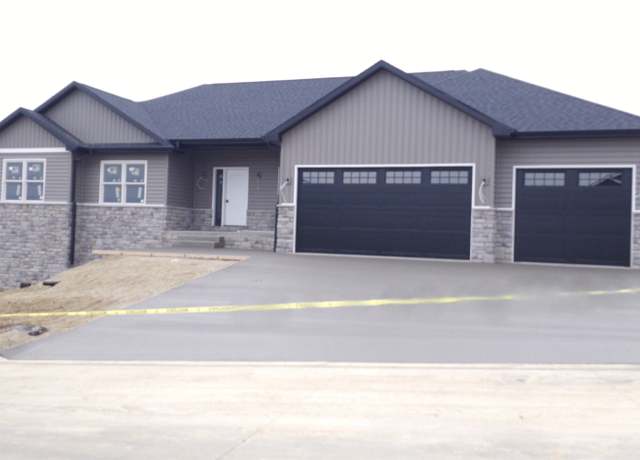 Property at 277 Wyatt Dr, Peosta, IA 52068, 4 beds, 3.5 baths