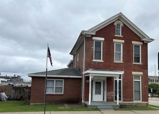 Property at 1404 Iowa St, Dubuque, IA 52001, 4 beds, 5 baths