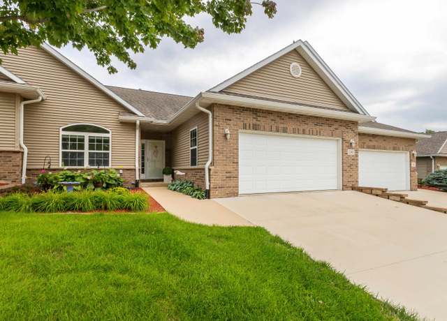 Property at 580 Woodland Rdg, Dubuque, IA 52003, 2 beds, 3 baths