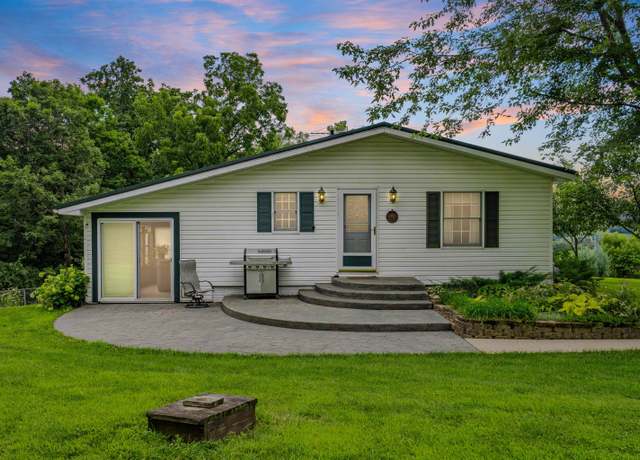 Property at 33002 Hawk Ave, Garber-elkport, IA 52044, 3 beds, 2 baths
