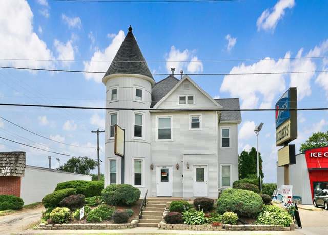 Property at 1655 Asbury Rd, Dubuque, IA 52001, 4 beds, 4 baths