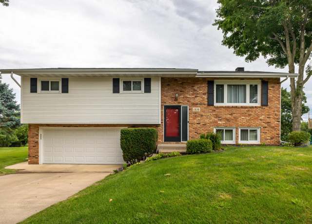 Property at 1030 Valentine Dr, Dubuque, IA 52003, 3 beds, 3 baths