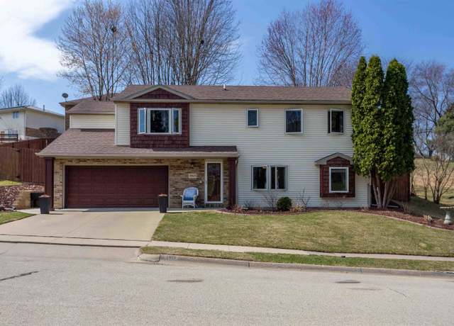 Property at 2825 Arabian Trl, Dubuque, IA 52001, 3 beds, 2 baths