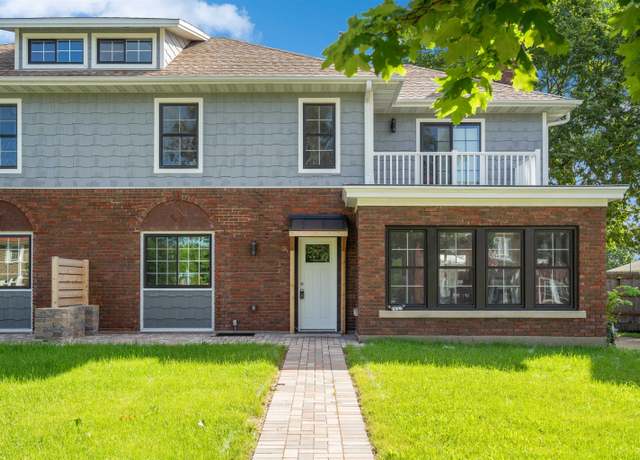 Property at 224 S Grandview Ave, Dubuque, IA 52003, 3 beds, 2.5 baths