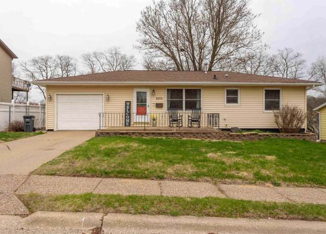 Property at 3375 Sunset Park Cir, Dubuque, IA 52002, 3 beds, 2 baths